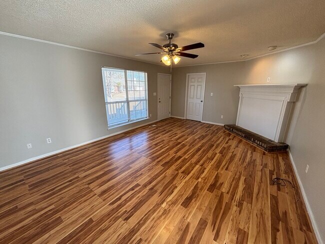 Foto del edificio - 8429 Lanewood Cir