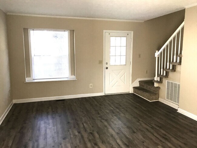 Building Photo - 2 Bedroom, 1.5 Bath, Unfurnished Town Home...