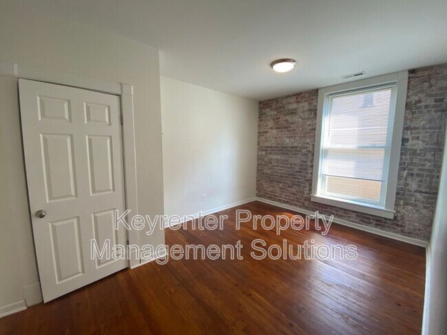 Foto del edificio - 253 N Augusta Ave