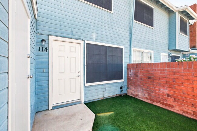 Building Photo - 2301 E University Dr