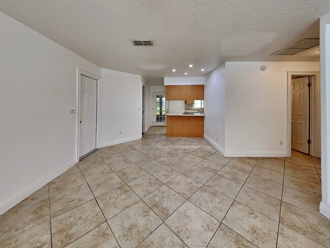 Photo - 202 Ramblewood Dr House