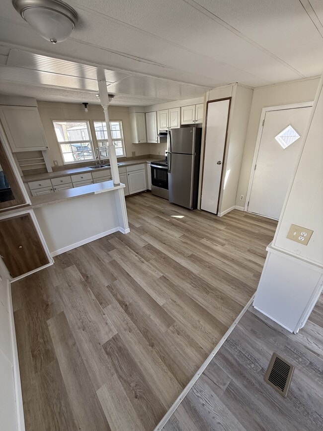 Building Photo - 109 SW Ave