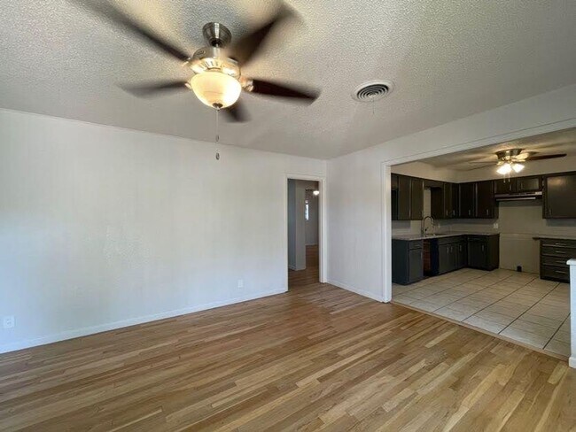 Building Photo - Style Meets Substance—Newly Renovated 3BR/2BA in Lamesa