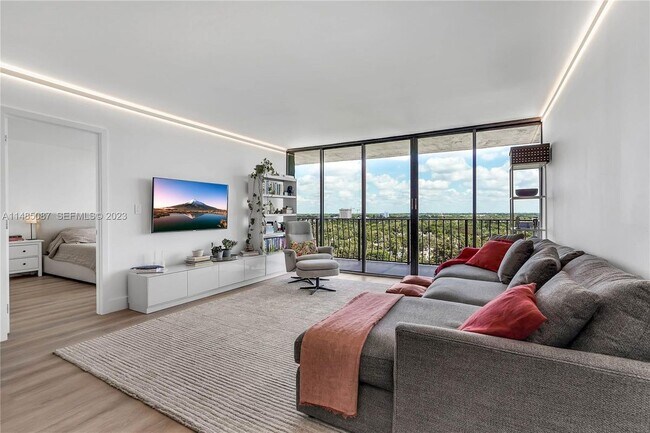 Foto del edificio - 780 NE 69th St