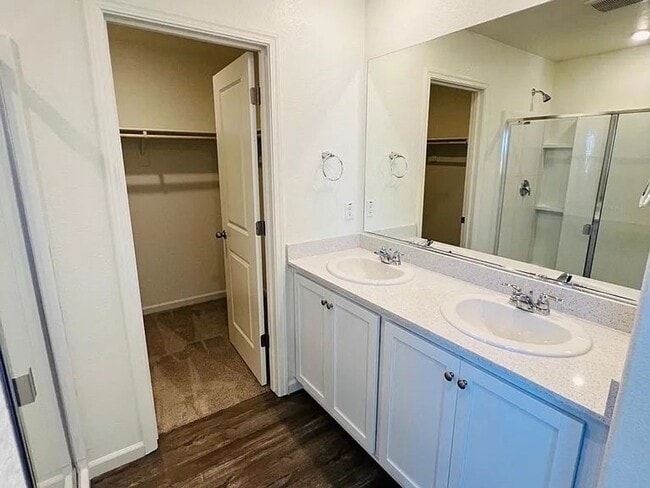 Building Photo - Spacious 4BR House in Lathrop