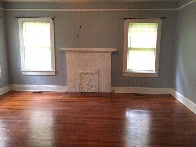 Building Photo - 107 N 1st St