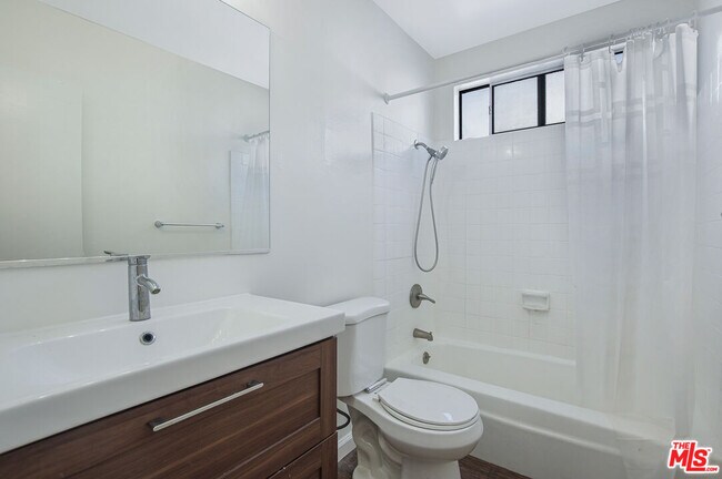 Foto del edificio - 2309 Hauser Blvd