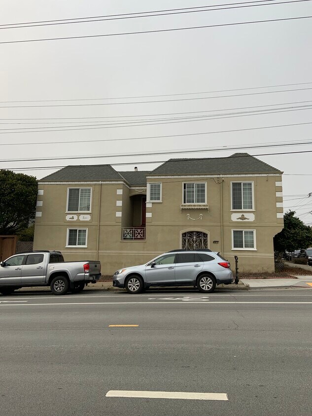 Primary Photo - 2700 Ortega St