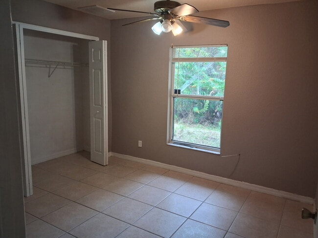 Building Photo - 5039 Locke Ln