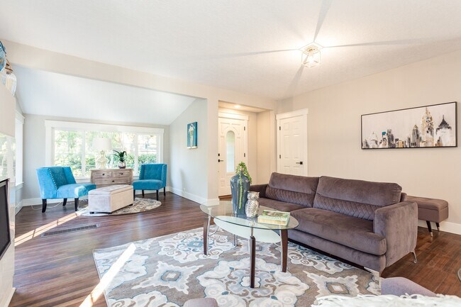 Building Photo - Gorgeous Lake Oswego Remodeled Cottage
