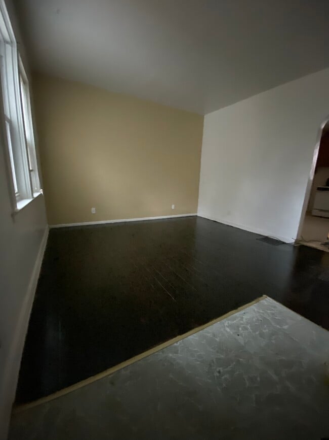 Living room - 1682 W 15th St