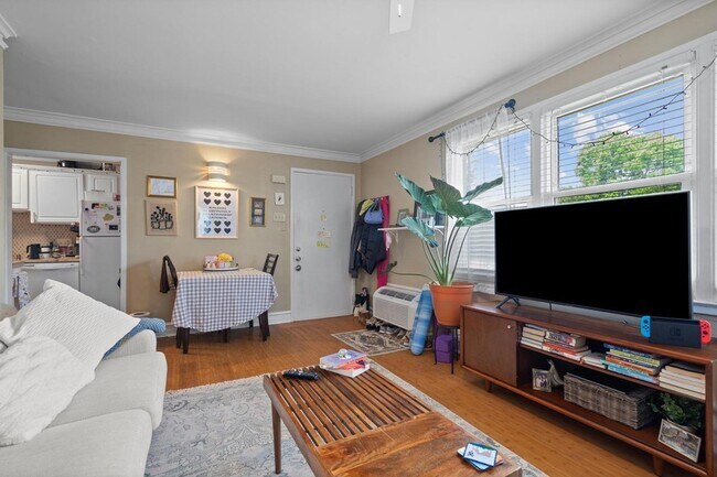 Building Photo - 635 Daniels Street Unit Apt A