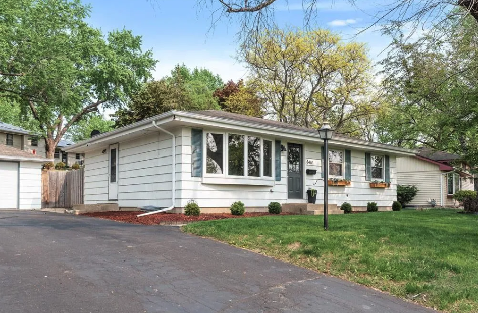 Foto principal - 8467 Morris Ave S