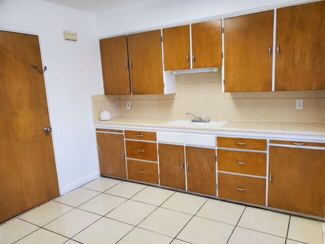 Building Photo - 1895 McClelland