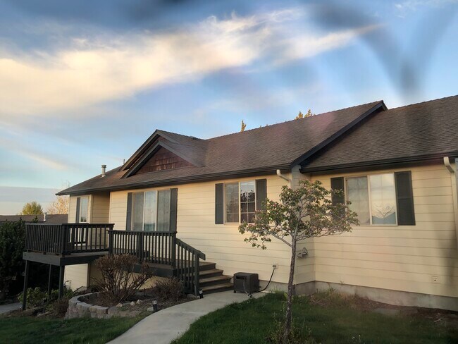Foto del edificio - 2140 SW 35th Pl. (H)