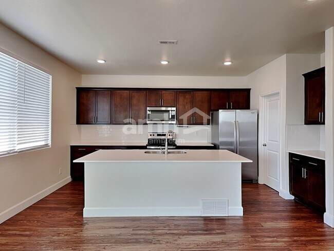 Foto del edificio - 3324 Fields Ave