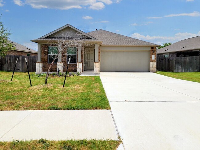 Building Photo - Modern & Spacious 3BR/2BA Home with Covere...