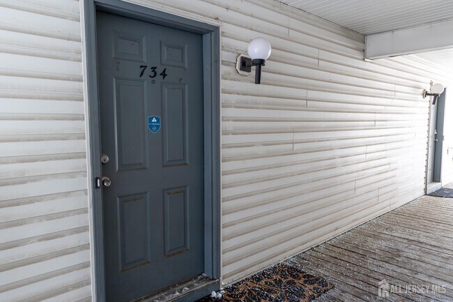 Building Photo - 734 Waterford Dr