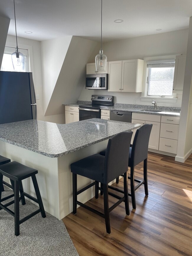 Foto del edificio - 329 Summer St