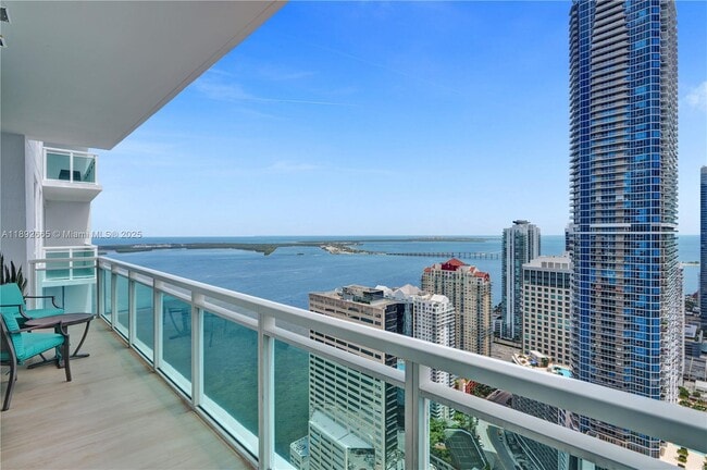 Foto del edificio - 950 Brickell Bay Dr