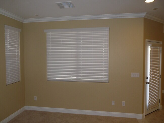 Building Photo - UPGRADED 3 BEDROOM, 2.5 BATH WITH LOFT, CO...