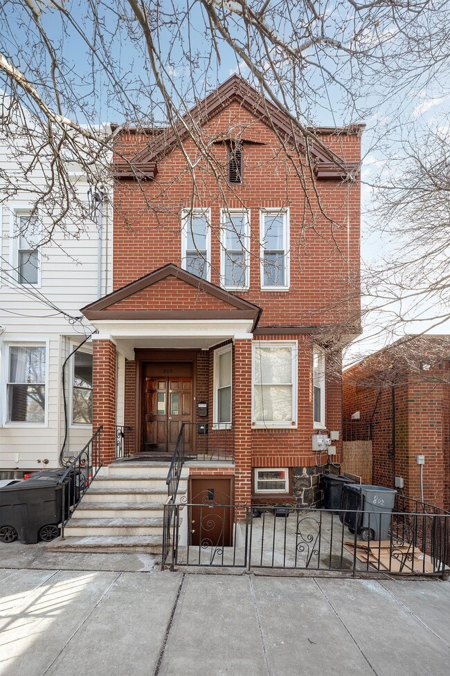 Building Photo - 802 Palisade Ave