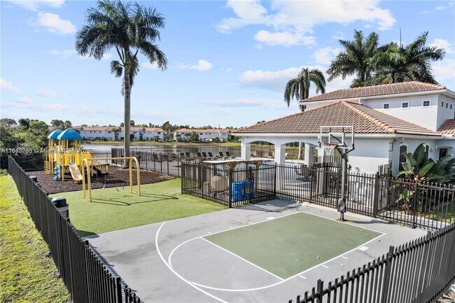 Foto del edificio - 833 SW 148th Pl
