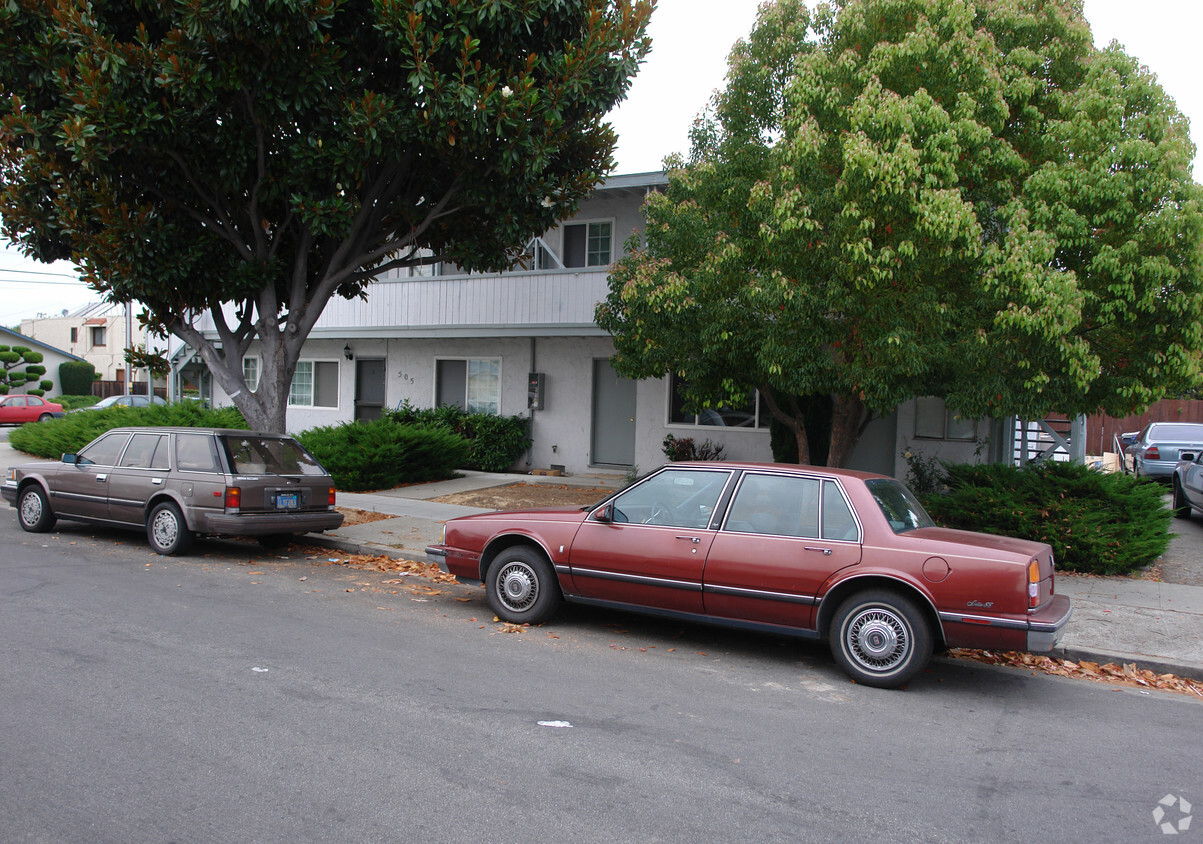 Primary Photo - Columbia Apartments