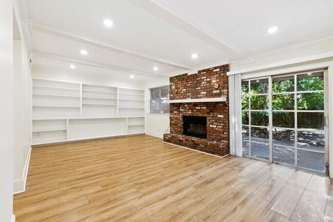 Building Photo - Discover Your Perfect Home: 4-Bed, 3-Bath ...