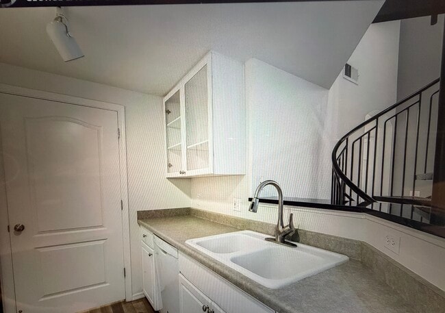 Photo - 1701 E Colter St Apartment