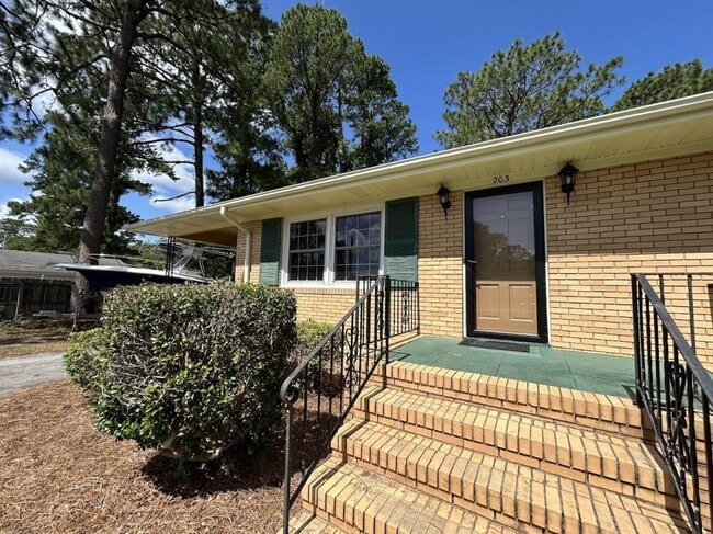 Photo - 203 Oak Leaf Dr House