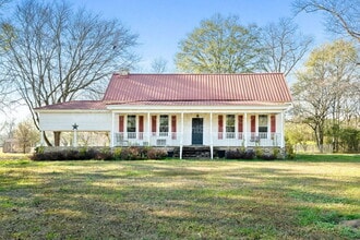 Building Photo - 138 Main St