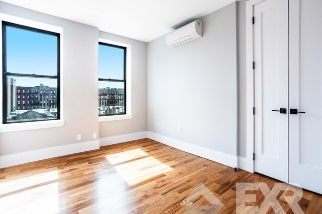 Foto del edificio - 245 Sullivan Pl