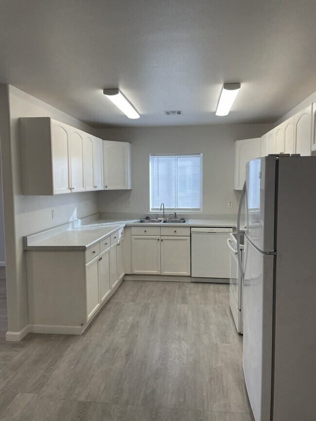 Building Photo - 10571 W Carousel Dr