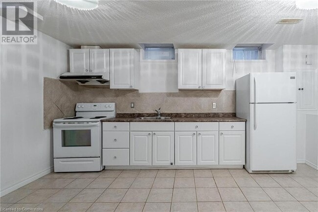Building Photo - 30 Richview Dr