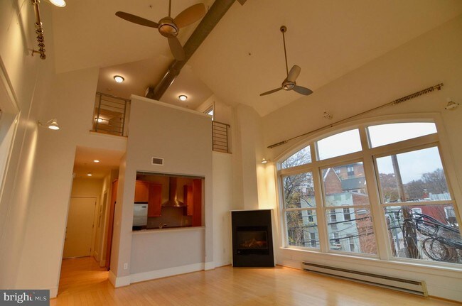 Foto del edificio - 1817 Swann St NW