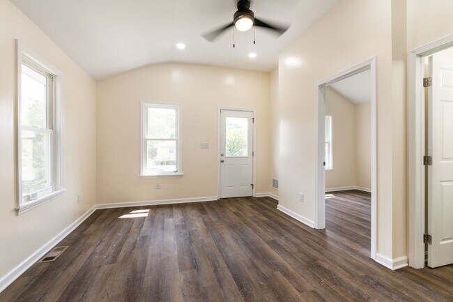 Building Photo - 1014 Olmstead Ave