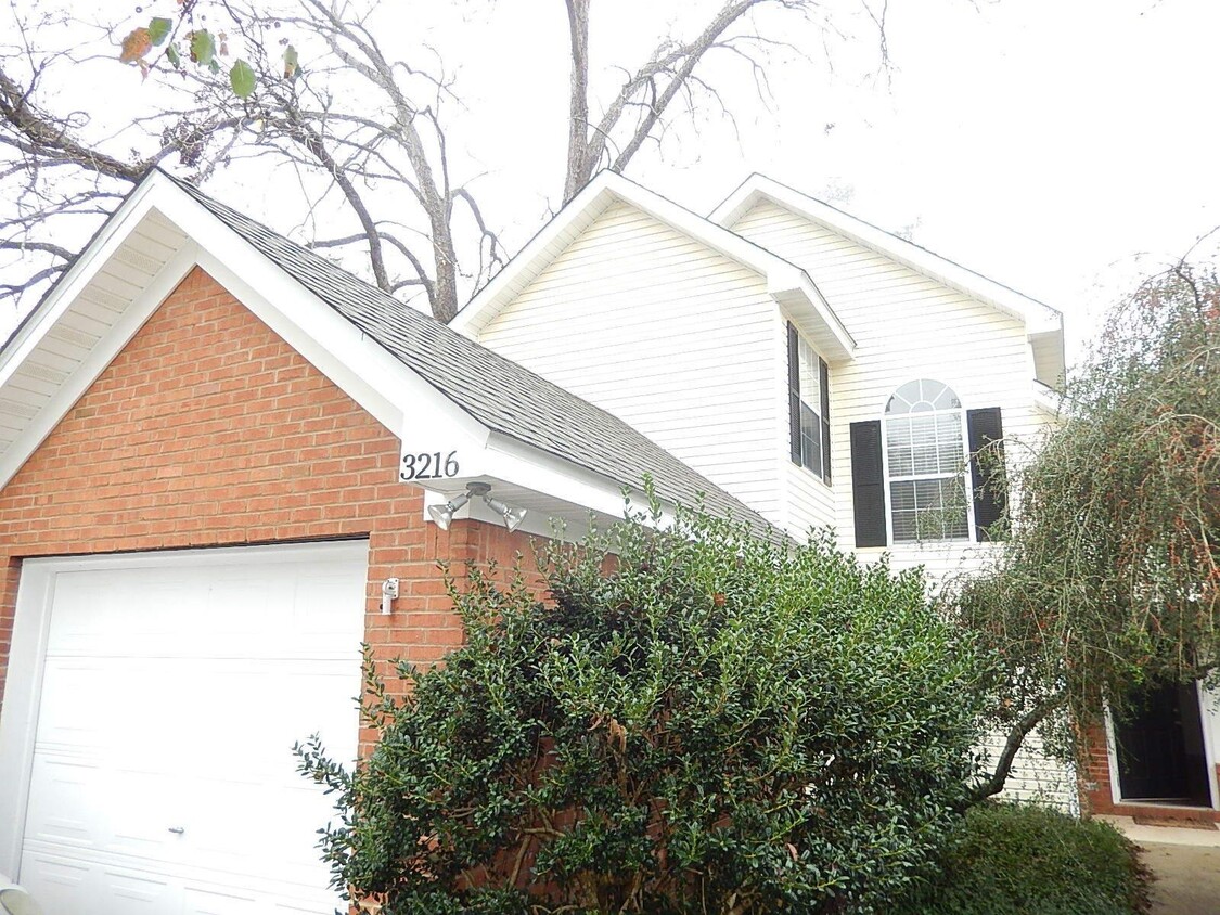 Primary Photo - 3216 Castle Ct