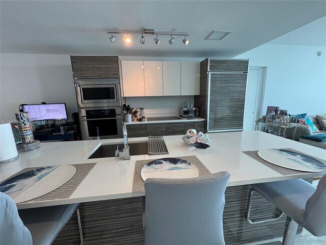 Foto del edificio - 460 NE 28th St