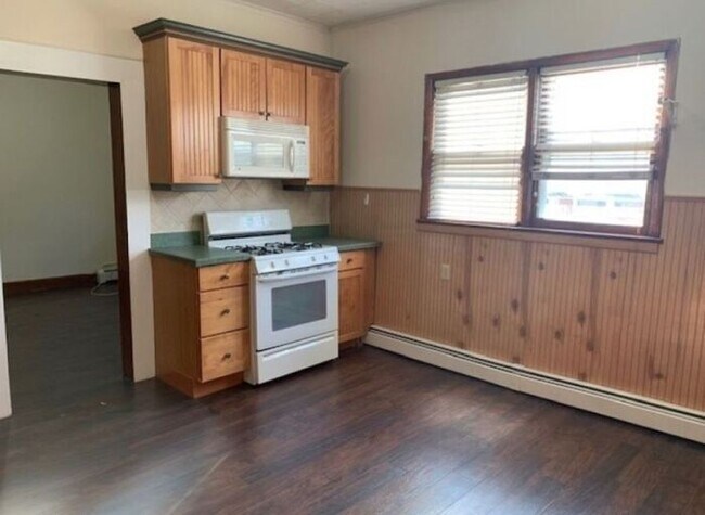 Building Photo - Cozy, Rustic-like 1 Bedroom Apartment