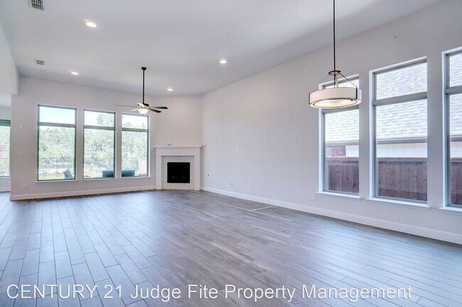 Building Photo - 4 br, 3.5 bath House - 909 Quail Hollow Av...
