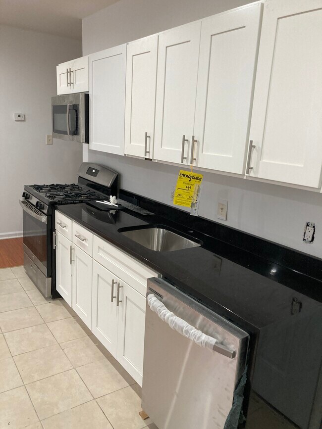 Building Photo - 418 N 41st St