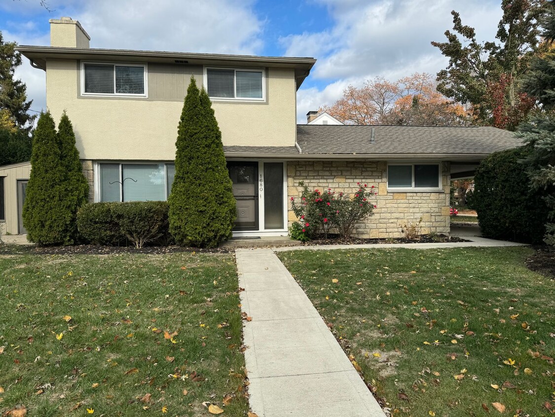 Foto principal - 3 Bedroom Single Family Home - Upper Arlin...