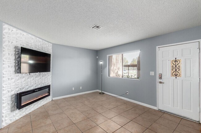 Building Photo - Remodeled 2 bedroom unit just minutes from...