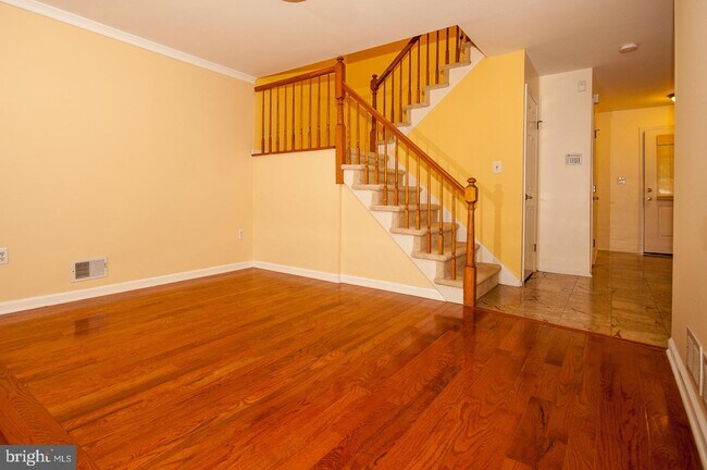 Building Photo - 22 Manor Dr