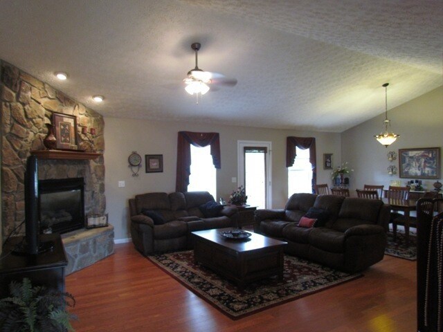 Foto del edificio - Available September 9th!!