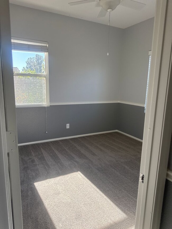 Foto del edificio - Single Story 4 bed 3 bath for Rent in Temeku Hills