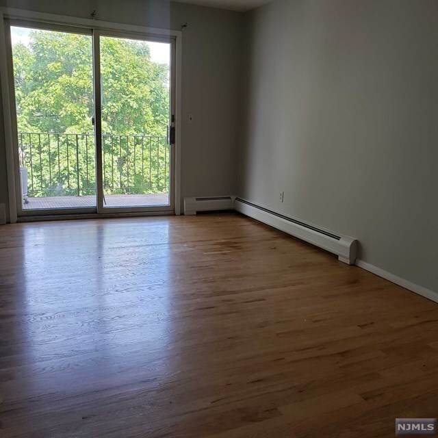 Foto del edificio - 316 Maple Ave