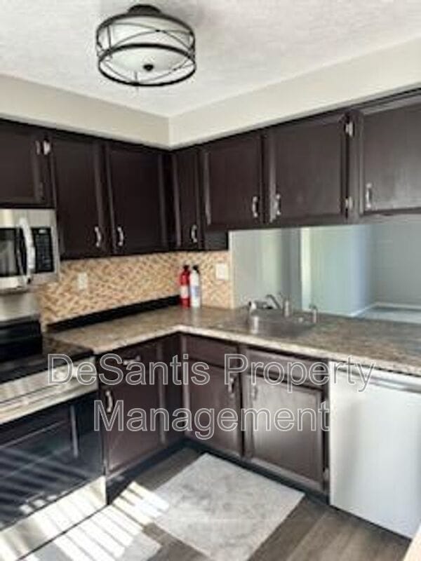Building Photo - 325 Timber Trl
