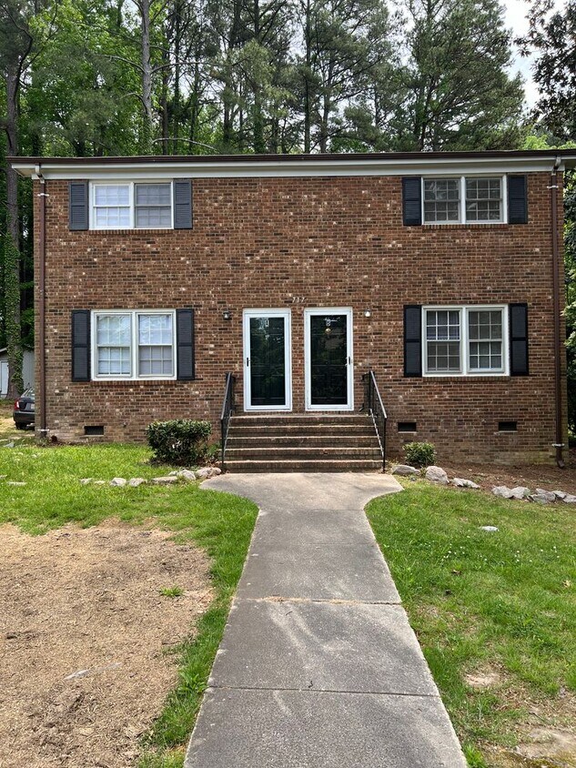 Primary Photo - 717-B Grove Avenue, Raleigh- Bev Roberts R...